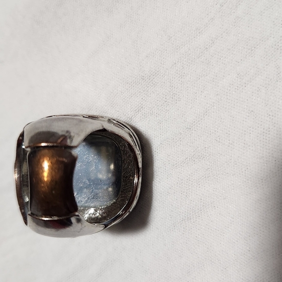 Elegant Silver and Yellow Gemstone Ring - Picture 3 of 6